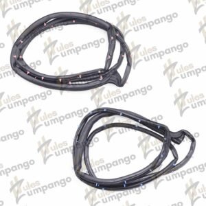 Juego Hule para Puerta Nissan Versa  Delantera 2012-19